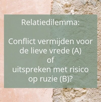 Wil je relatieproblemen oplossen zonder voortdurend ruzie? Lees waarom we zwijgen en hoe je weer echt verbindt. Een quote op zachtroze print