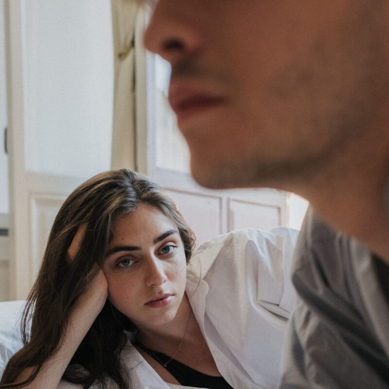 Koppel met relatieproblemen vraagt zich af hoe je weet of je relatie voorbij is.