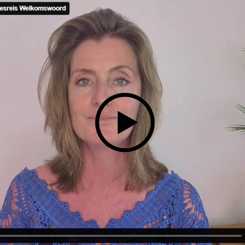 Suzanne Harbers op een afbeelding om de nieuwe bedrijfsnaam Liefdesreis te introduceren
