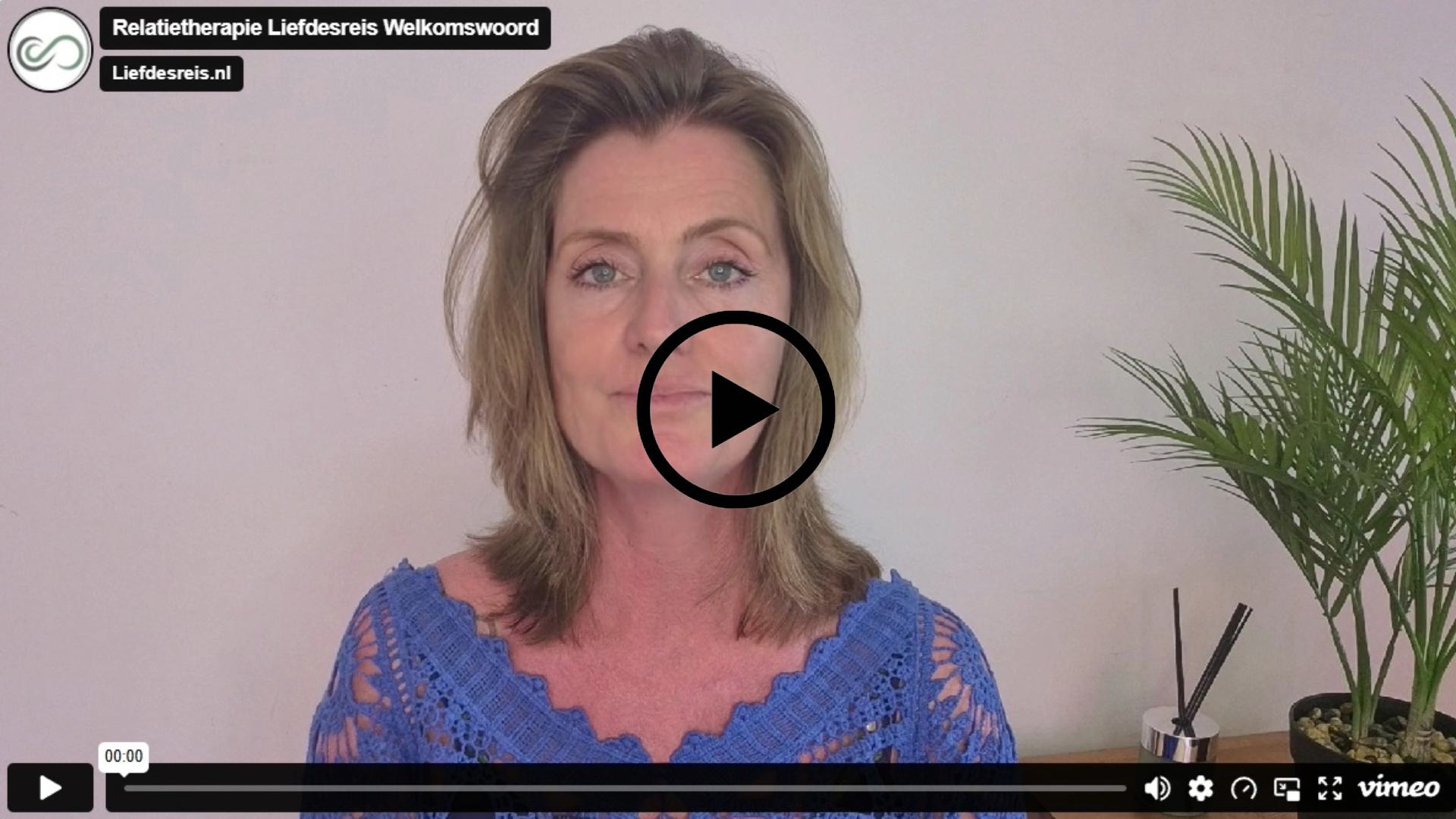 Suzanne Harbers op een afbeelding om de nieuwe bedrijfsnaam Liefdesreis te introduceren